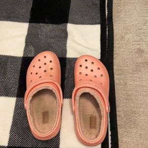 pink fuzzy crocs